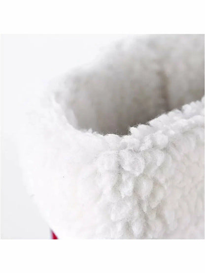 Bild som illustrerar fotvärmaren placerad i vardagsrum eller sovrum, redo att ge värme och avslappning under kalla dagar