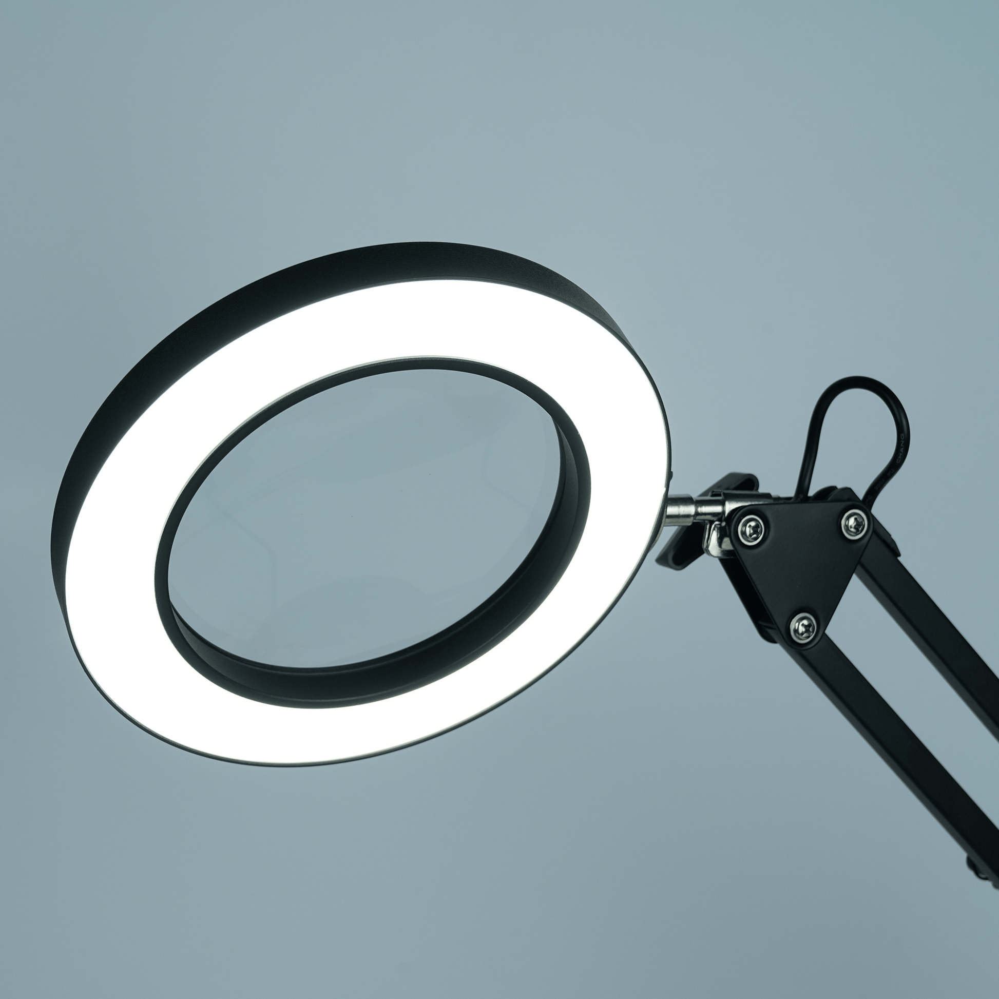 Mångsidig Bordslampa | LED med 5x Förstoring & Justerbar Belysning Ð Ergonomisk Design för Optimal Arbetskomfort 2