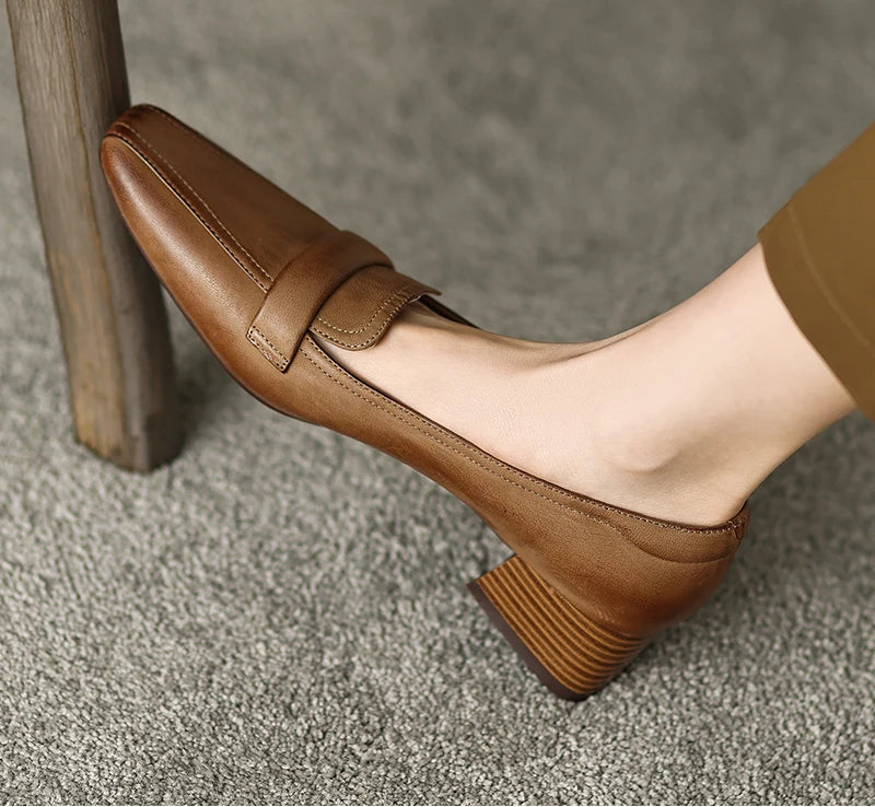 Retro Pumps | Spetsad Tå i Äkta Läder med Medelhäl | Eleganta Arbetsskor för Kontor 0