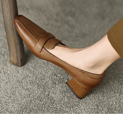Retro Pumps | Spetsad Tå i Äkta Läder med Medelhäl | Eleganta Arbetsskor för Kontor 0