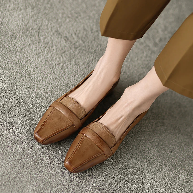 Retro Pumps | Spetsad Tå i Äkta Läder med Medelhäl | Eleganta Arbetsskor för Kontor 2